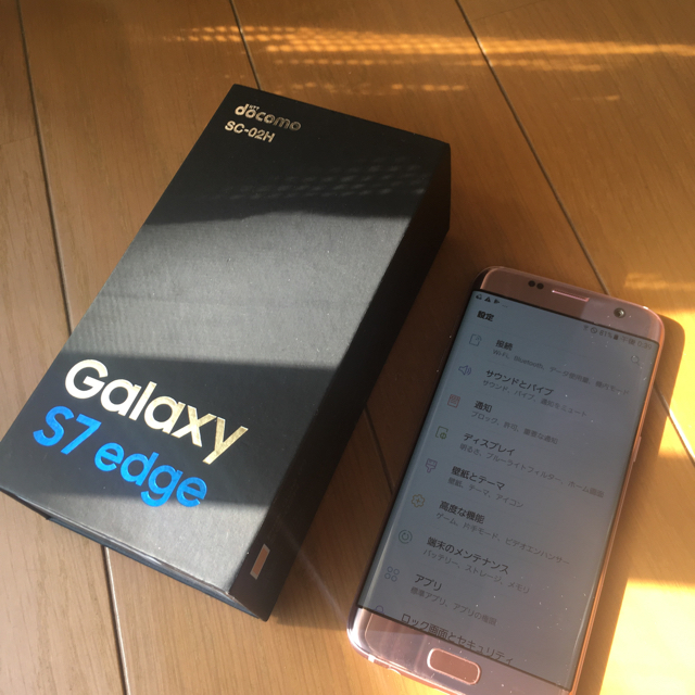 SAMSUNG(サムスン)のGALAXY S7 edge ピンク スマホ/家電/カメラのスマートフォン/携帯電話(スマートフォン本体)の商品写真