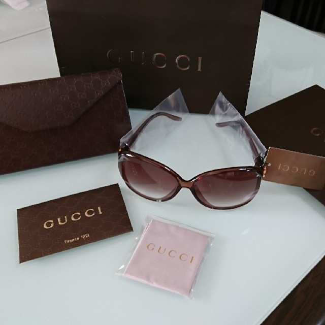 Gucci(グッチ)のねこ様用  新品未使用 GUCCI グッチ  ハート サングラス ブラウン レディースのファッション小物(サングラス/メガネ)の商品写真