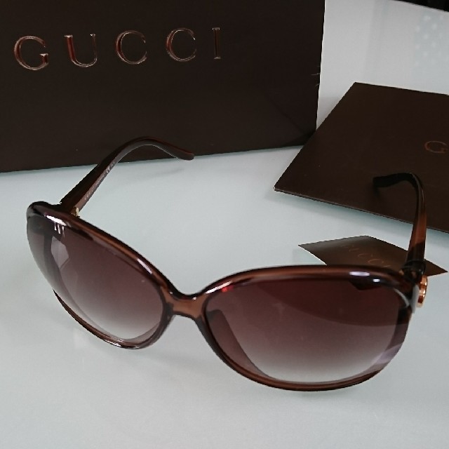 Gucci(グッチ)のねこ様用  新品未使用 GUCCI グッチ  ハート サングラス ブラウン レディースのファッション小物(サングラス/メガネ)の商品写真