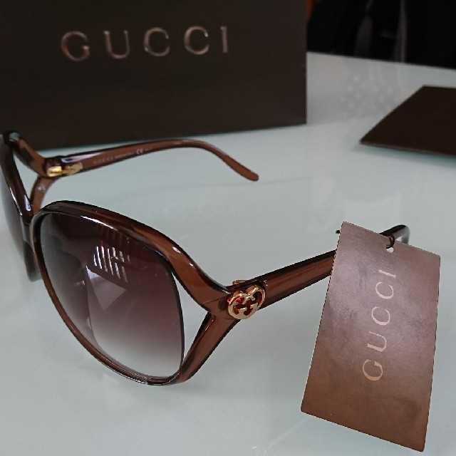 Gucci(グッチ)のねこ様用  新品未使用 GUCCI グッチ  ハート サングラス ブラウン レディースのファッション小物(サングラス/メガネ)の商品写真