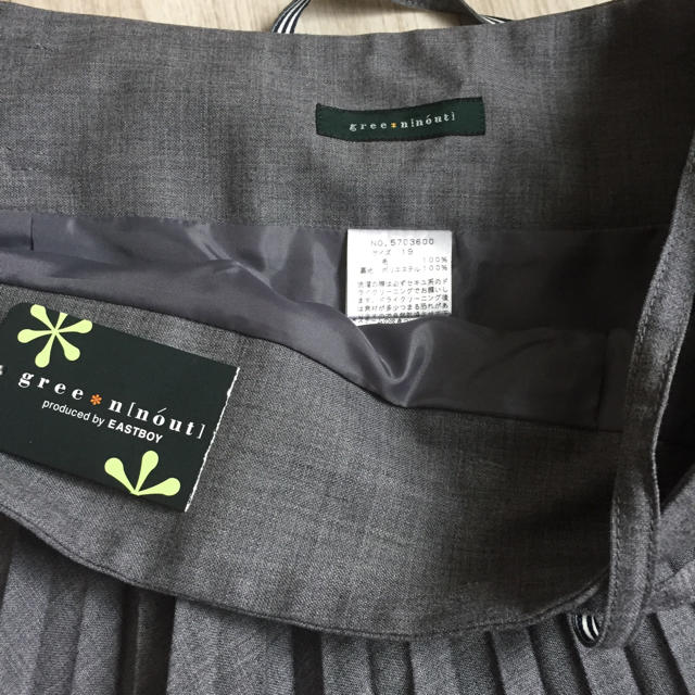 新品タグ 未使用 未着 グリーンノート 毛100 可愛い細かめプリーツスカート レディースのスカート(ひざ丈スカート)の商品写真