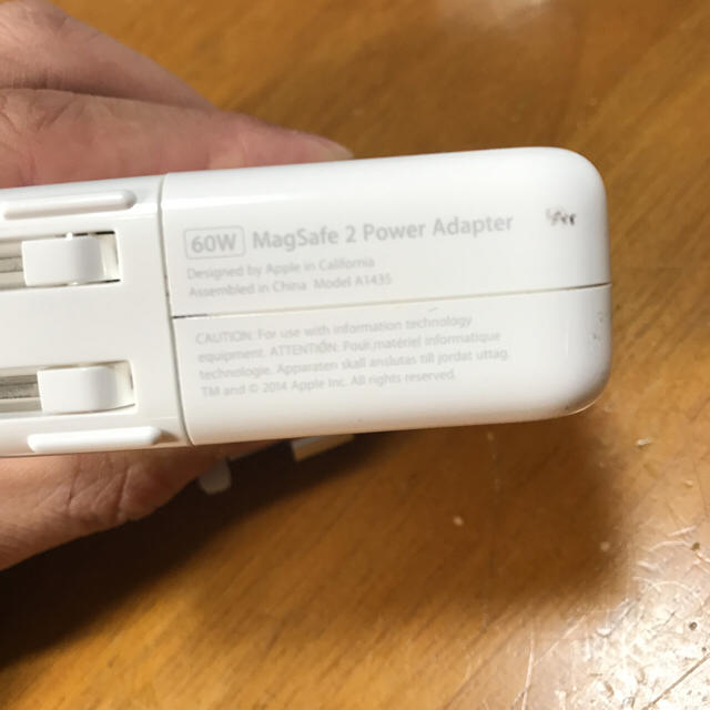 Mac (Apple)(マック)のMagSafe 2 Power Adapter 60W  スマホ/家電/カメラのスマートフォン/携帯電話(バッテリー/充電器)の商品写真