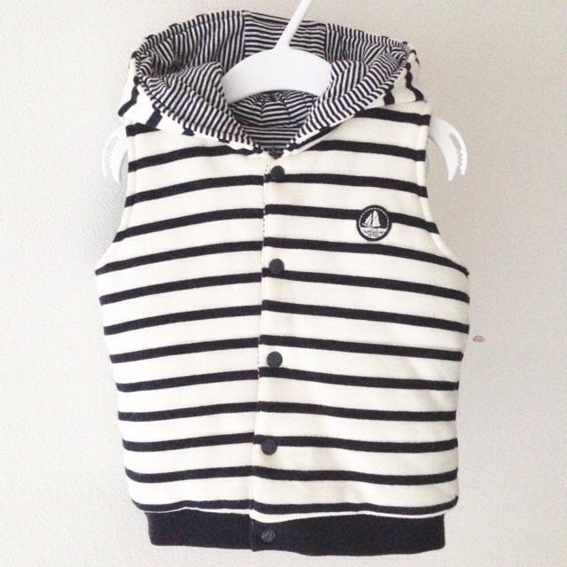 PETIT BATEAU(プチバトー)のそうちゃんさま専用 PETIT BATEAU リバーシブルベスト 81cm キッズ/ベビー/マタニティのベビー服(~85cm)(ジャケット/コート)の商品写真