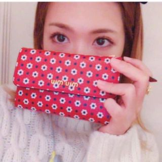 ミュウミュウ(miumiu)の紗栄子  miumiu  ミュウミュウ  デイジー フラワー 財布 ウォレット (財布)