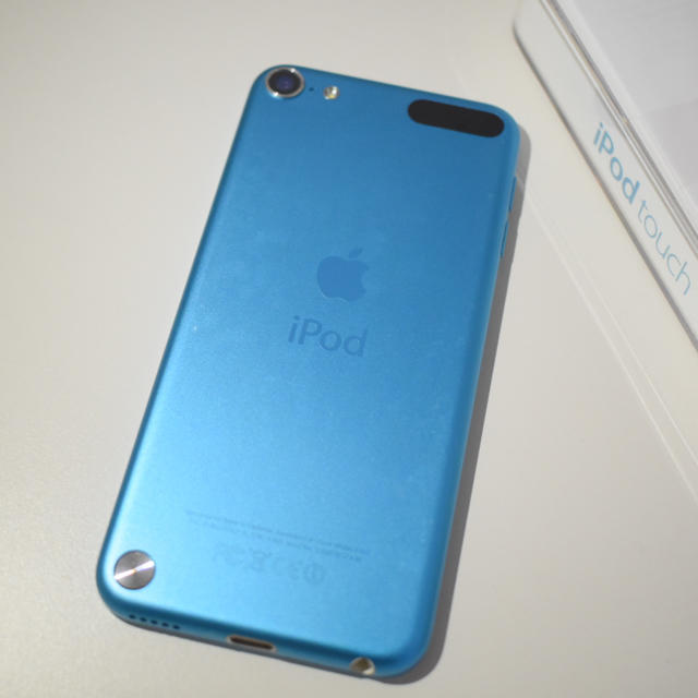 iPod touch(アイポッドタッチ)のiPod touch 5 32GB Blue スマホ/家電/カメラのオーディオ機器(ポータブルプレーヤー)の商品写真
