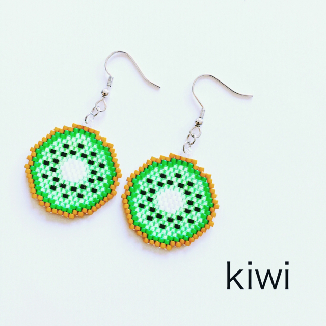 Kiwi fruit ピアス (イヤリング キウイ フルーツ グリーン ) ハンドメイドのアクセサリー(ピアス)の商品写真