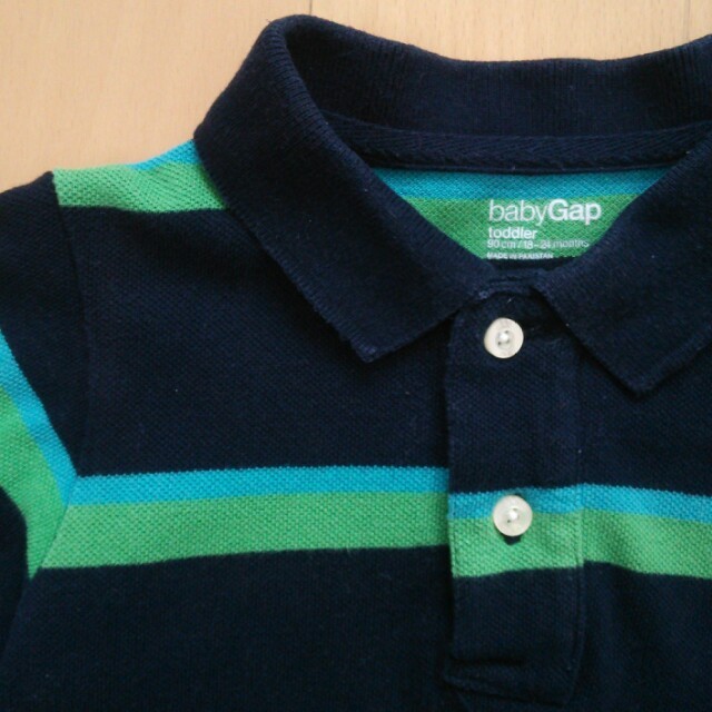 GAP(ギャップ)のbabyGap☆ポロシャツ紺90 キッズ/ベビー/マタニティのキッズ服男の子用(90cm~)(その他)の商品写真