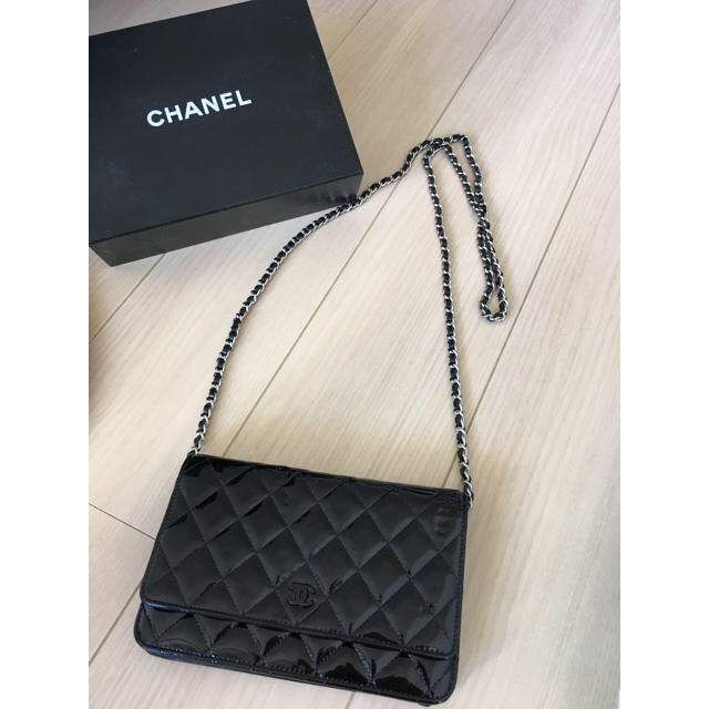 CHANEL(シャネル)のCHANEL お財布ポーチショルダー 新品美品正規品 レディースのバッグ(ショルダーバッグ)の商品写真