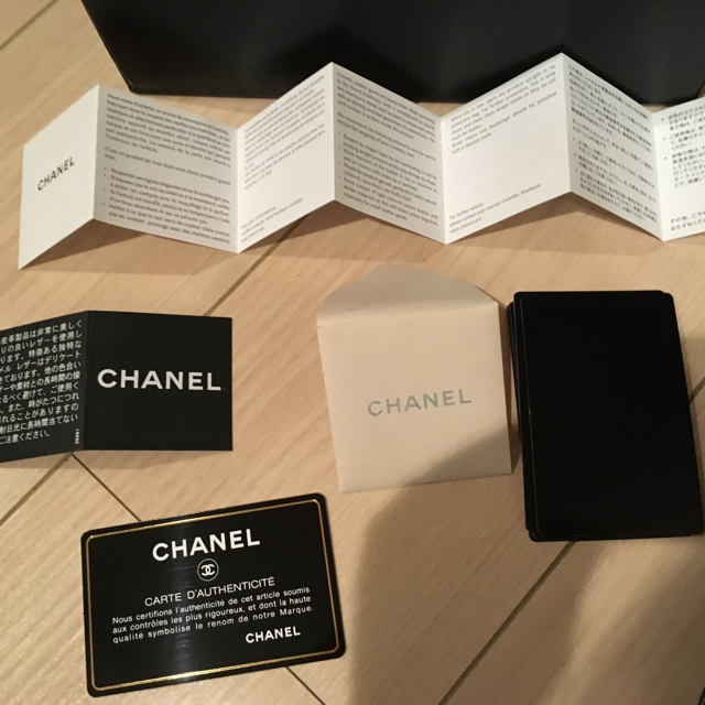 CHANEL(シャネル)のCHANEL お財布ポーチショルダー 新品美品正規品 レディースのバッグ(ショルダーバッグ)の商品写真