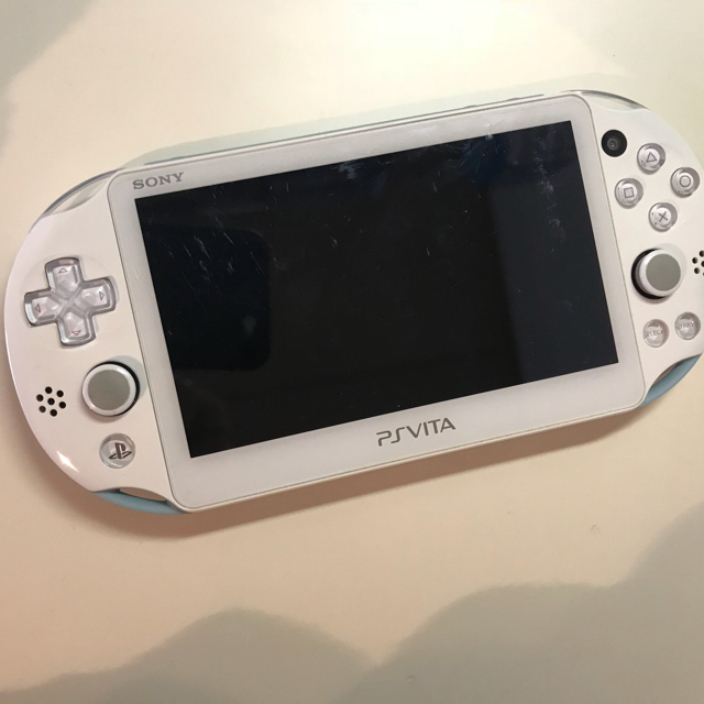 PlayStation Vita(プレイステーションヴィータ)のPSvita 2000 エンタメ/ホビーのゲームソフト/ゲーム機本体(携帯用ゲーム機本体)の商品写真