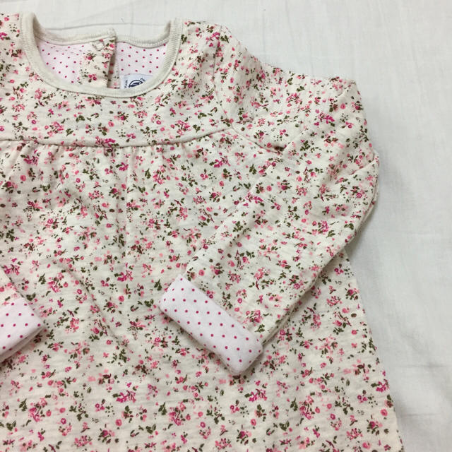 PETIT BATEAU(プチバトー)のSALE☆24M プチバトー チュビック小花プリントワンピース キッズ/ベビー/マタニティのベビー服(~85cm)(ワンピース)の商品写真