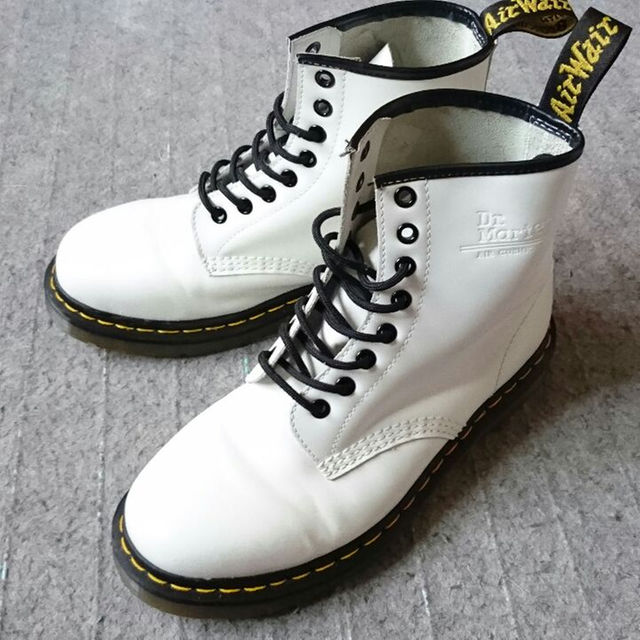 Dr.Martens(ドクターマーチン)のドクターマーチン白 メンズの靴/シューズ(ブーツ)の商品写真