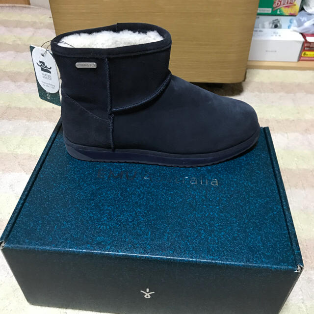 EMU(エミュー)の今週まで値下げ新品エミュムートンブーツ25センチ紺色タグ付き。 レディースの靴/シューズ(ブーツ)の商品写真