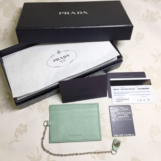 PRADA(プラダ)の93,960円★新品未使用★  プラダ  リボン 長財布 エメラルドグリーン レディースのファッション小物(財布)の商品写真