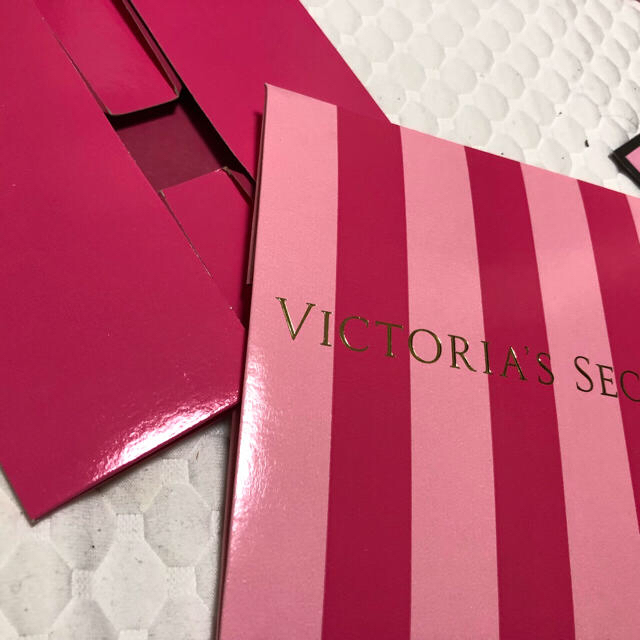 Victoria's Secret(ヴィクトリアズシークレット)のフラットホワイト様 専用♡VICTORIA'S SECRET♡ギフトボックス♡ レディースのバッグ(ショップ袋)の商品写真