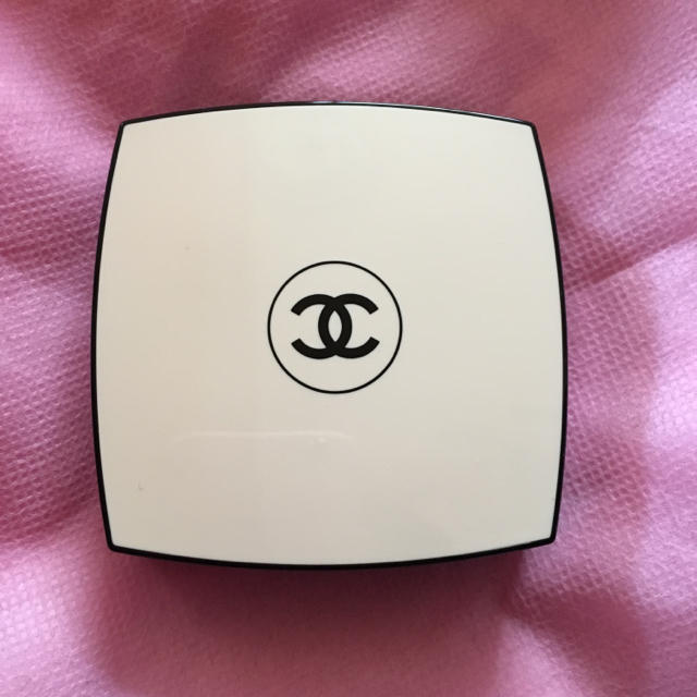 CHANEL(シャネル)のCHANELフェイスパウダー♡...*゜ コスメ/美容のベースメイク/化粧品(フェイスパウダー)の商品写真