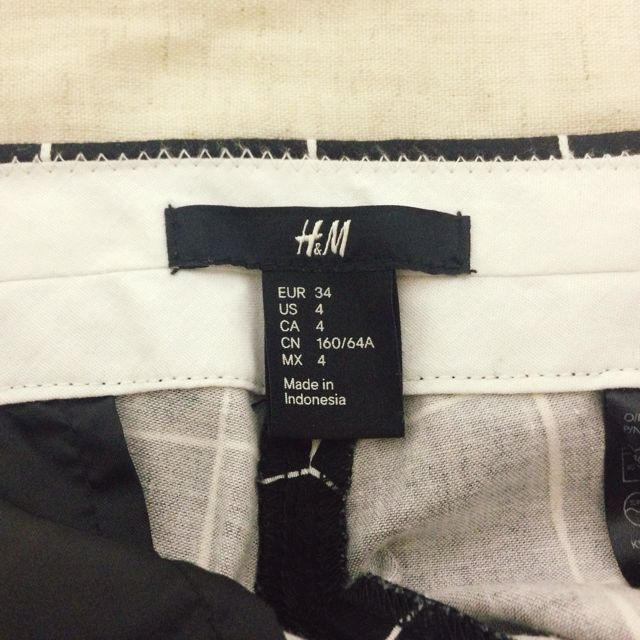 H&M(エイチアンドエム)のH&M 形の綺麗なテーパードパンツ レディースのパンツ(クロップドパンツ)の商品写真