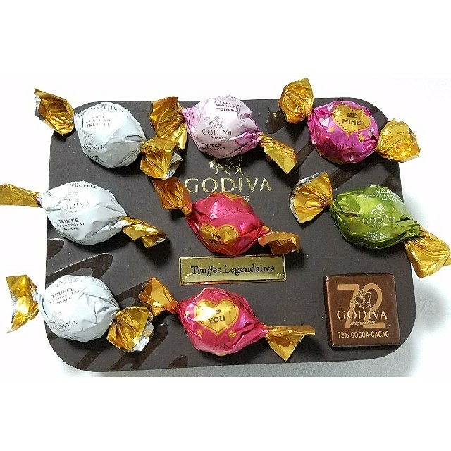 LADUREE(ラデュレ)のフリフリ様専用ゴディバチョコ付　GODIVA　ポーチ　ホワイトデー最新ノベルティ 食品/飲料/酒の食品(菓子/デザート)の商品写真