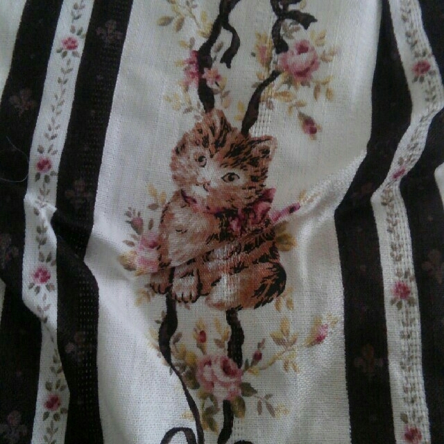 Innocent World(イノセントワールド)の新品タグ付リボン猫柄ジャンパースカート レディースのワンピース(ひざ丈ワンピース)の商品写真