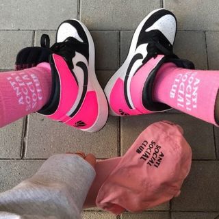 シュプリーム(Supreme)のラス1 ピンクのみ assc antisocialsocialclub Sock(ソックス)