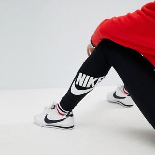 ナイキ(NIKE)の【Ｓサイズ 】新品タグ付き Nike レッグアシー ロゴ レギンス ブラック(レギンス/スパッツ)