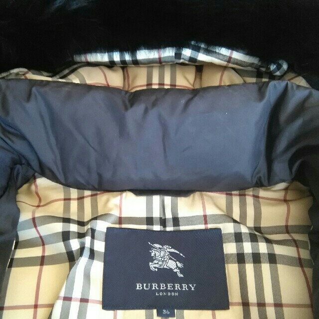 BURBERRY(バーバリー)のバーバリーダウンコート　美品 レディースのジャケット/アウター(ダウンジャケット)の商品写真