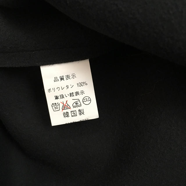Ameri VINTAGE(アメリヴィンテージ)のAMERIフェイクレザースカート★ネイビー レディースのスカート(ひざ丈スカート)の商品写真
