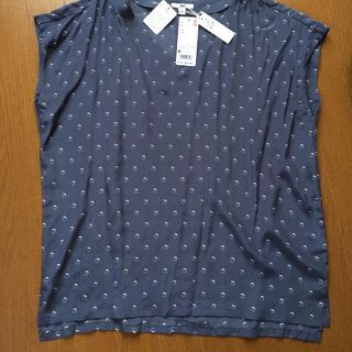 ユニクロ(UNIQLO)の未使用タグ付き★ユニクロUNIQLO★シルクプリントブラウス半袖Mサイズブルー♪(その他)