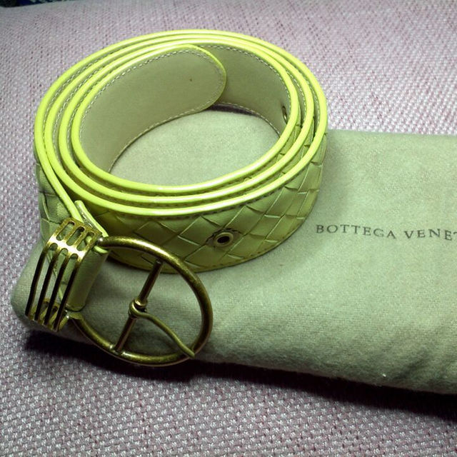 Bottega Veneta(ボッテガヴェネタ)のボッテガヴェネッタ Bottega Venneta ベルト80未使用品黄色袋付 メンズのファッション小物(ベルト)の商品写真