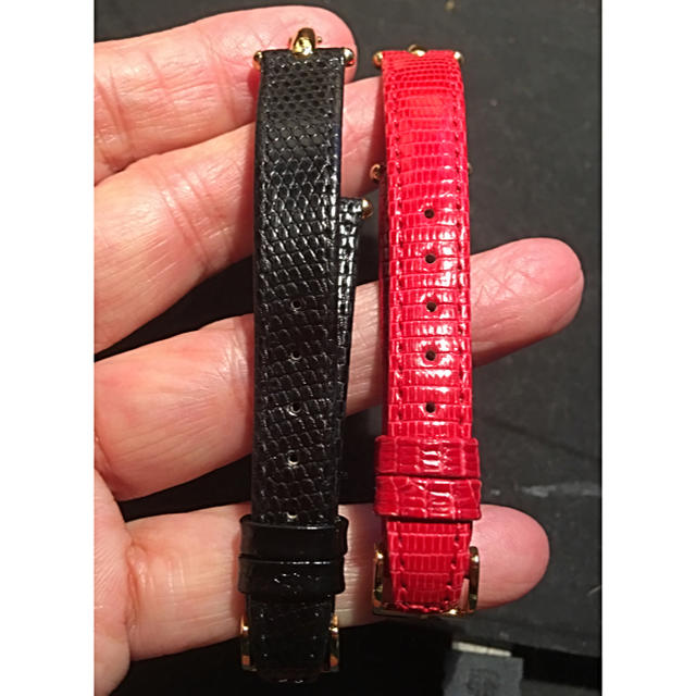 Gucci(グッチ)のお値下げです！GUCCI 腕時計 1800L(本革替ベルト二本付き) レディースのファッション小物(腕時計)の商品写真