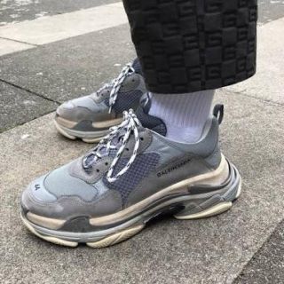 バレンシアガ(Balenciaga)の【新品未使用】42 BALENCIAGA Triple s グリ(スニーカー)