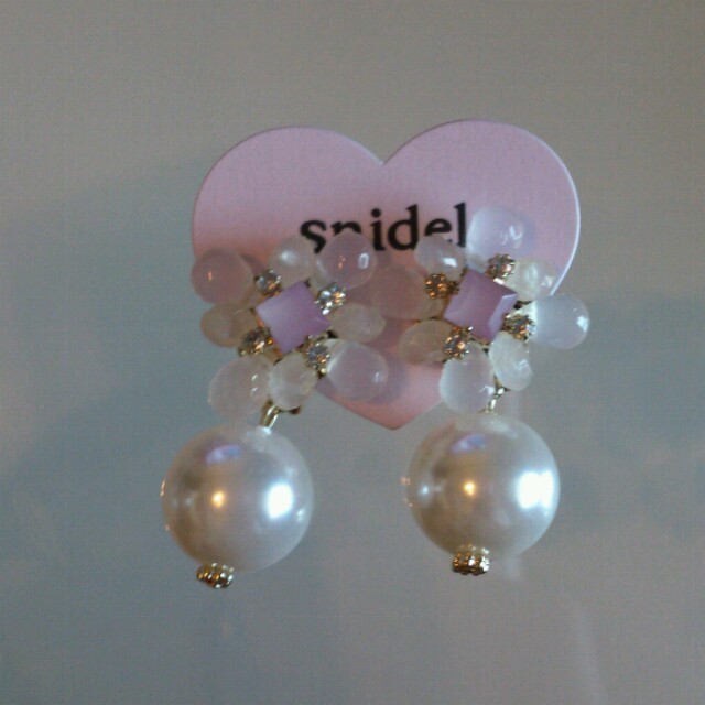 SNIDEL(スナイデル)のスナイデル ♡パール×ビジューイヤリング レディースのアクセサリー(イヤリング)の商品写真