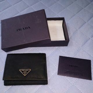 プラダ(PRADA)の【送料込】中古PRADA３つ折り財布/ブラック(その他)