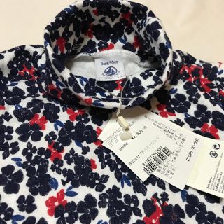 プチバトー(PETIT BATEAU)の新品 ◆プチバトー Petit Bateau◆ 花柄タートルカットソー 3歳95(Tシャツ/カットソー)