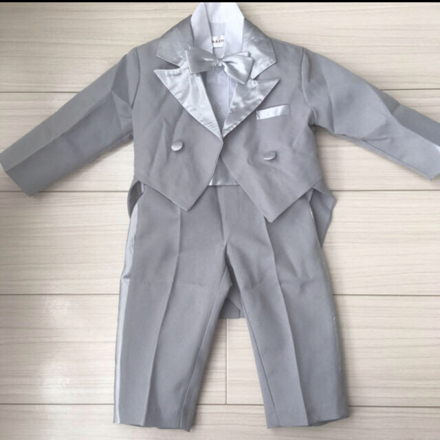 いちご様専用ページ男の子80センチ フォーマルタキシードのみ キッズ/ベビー/マタニティのキッズ服男の子用(90cm~)(ドレス/フォーマル)の商品写真