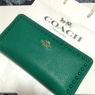 コーチ(COACH)の美品❤️コーチ長財布 スタッズ グリーン(財布)
