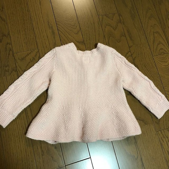 babyGAP(ベビーギャップ)のベイビーピンク 綿ニット 春まで着れます キッズ/ベビー/マタニティのベビー服(~85cm)(ニット/セーター)の商品写真
