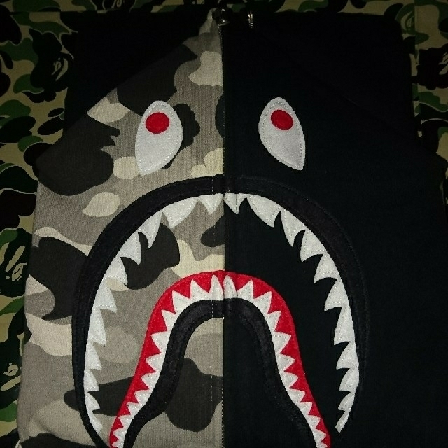 A BATHING APE(アベイシングエイプ)のBAPE PAPER限定シャークパーカー メンズのトップス(パーカー)の商品写真