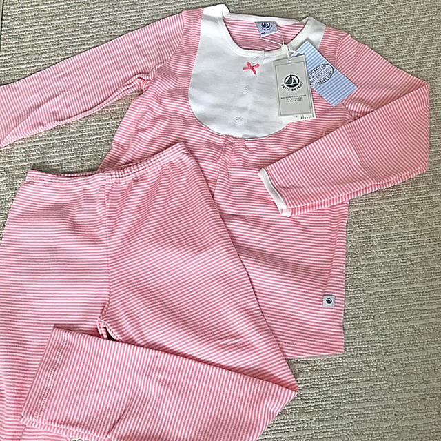 PETIT BATEAU(プチバトー)のプチバトー 17AW ミラレ長袖パジャマ ピンク 5ans 新品 キッズ/ベビー/マタニティのキッズ服男の子用(90cm~)(パジャマ)の商品写真