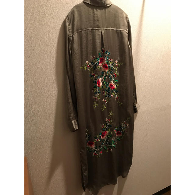 ZARA(ザラ)のZARA 刺繍ロングシャツ レディースのトップス(シャツ/ブラウス(長袖/七分))の商品写真