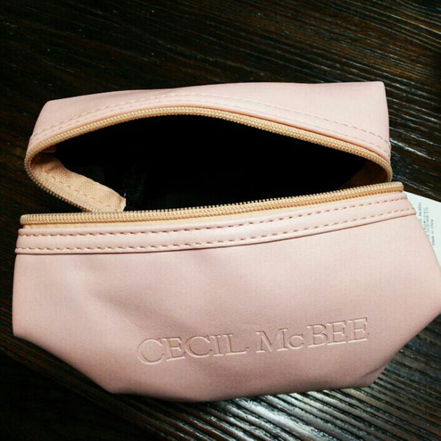CECIL McBEE(セシルマクビー)のセシルマクビー  ピンクのポーチ レディースのバッグ(ボディバッグ/ウエストポーチ)の商品写真