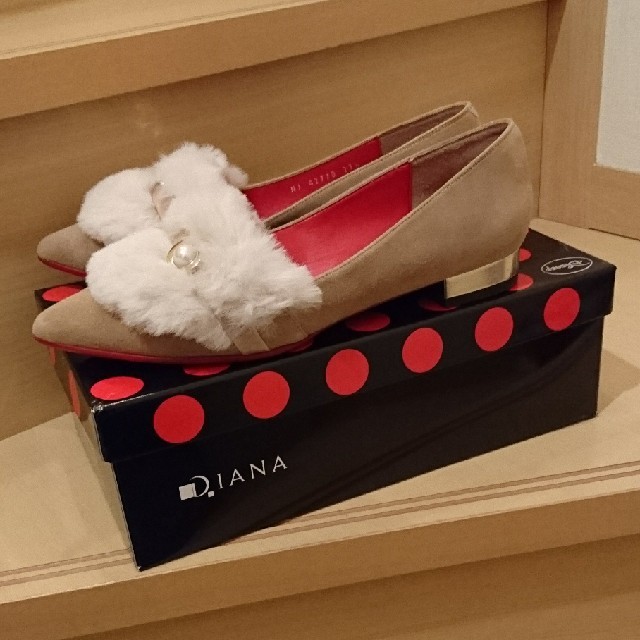 DIANA(ダイアナ)の値下げしました！ ダイアナ  ファー付きフラットシューズ レディースの靴/シューズ(ローファー/革靴)の商品写真