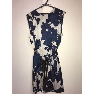 ザラ(ZARA)の【値下げ！】【美品】ZARA 花柄ワンピース L (ひざ丈ワンピース)