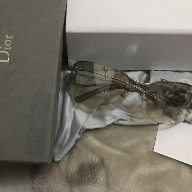 Dior(ディオール)のパパロピロル様専用diorサングラス付属品完備新品未使用 メンズのファッション小物(サングラス/メガネ)の商品写真