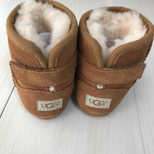 UGG(アグ)のUGGベビームートンブーツ11cm キッズ/ベビー/マタニティのベビー靴/シューズ(~14cm)(ブーツ)の商品写真