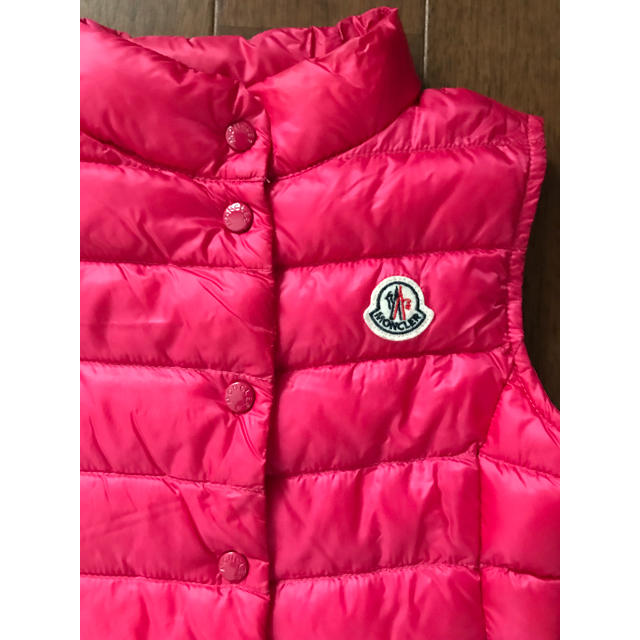 MONCLER(モンクレール)のモンクレール☆キッズ ライトダウンベスト 4歳 キッズ/ベビー/マタニティのキッズ服女の子用(90cm~)(ジャケット/上着)の商品写真