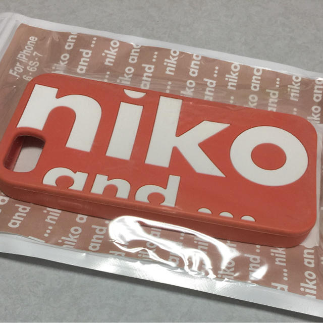 niko and...(ニコアンド)のおまけ付き【Niko and…】iPhone6・6s・7 ケース スマホ/家電/カメラのスマホアクセサリー(iPhoneケース)の商品写真