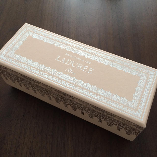 LADUREE(ラデュレ)の★2/4まで★箱のみ〈LADUREE ラデュレ〉 ギフトボックス ローズ インテリア/住まい/日用品のオフィス用品(ラッピング/包装)の商品写真