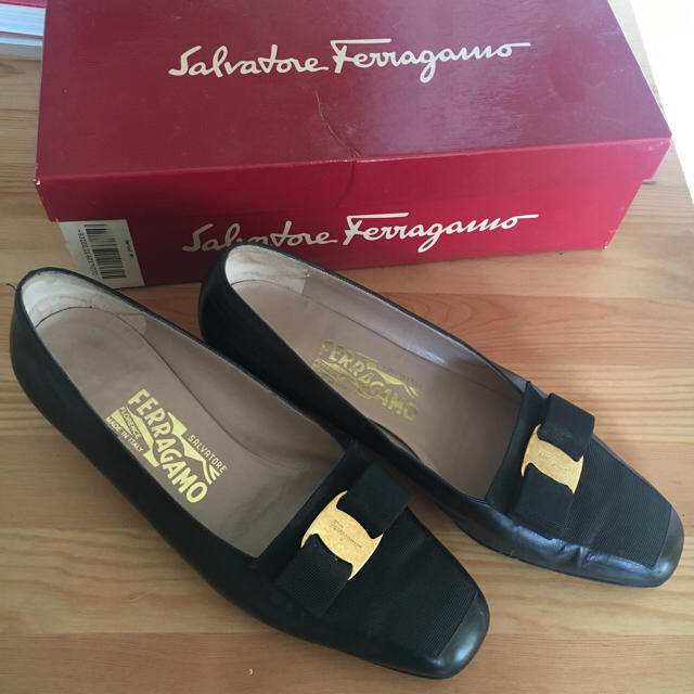 Salvatore Ferragamo(サルヴァトーレフェラガモ)の美品 フェラガモ7D レディースの靴/シューズ(ハイヒール/パンプス)の商品写真