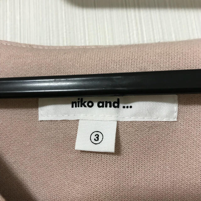 niko and...(ニコアンド)のniko and   Vネックプルオーバー レディースのトップス(カットソー(長袖/七分))の商品写真